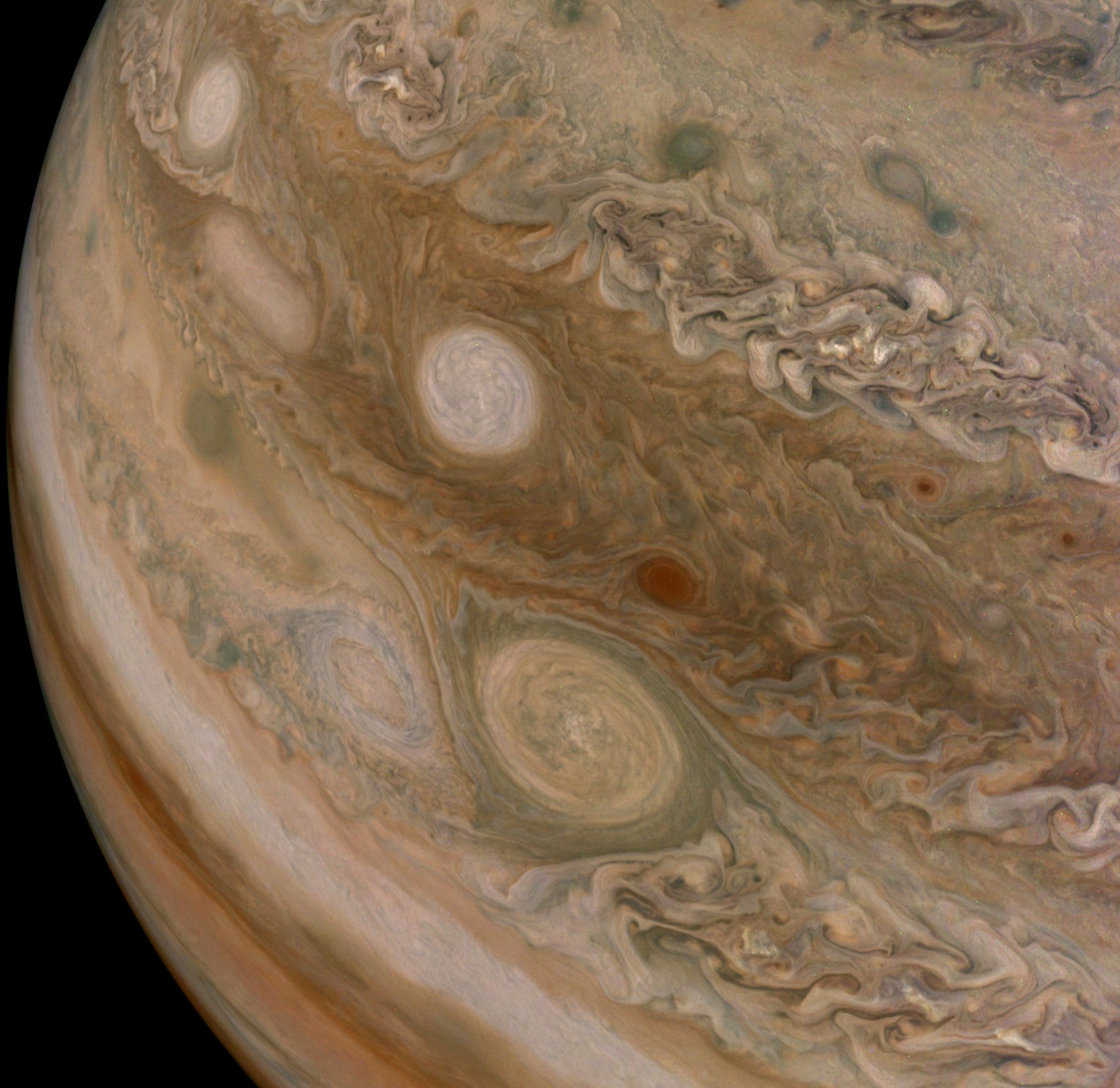 Prístroj Juno Waves zaregistroval rádiové emisie z Jupiterovho magnetického poľa